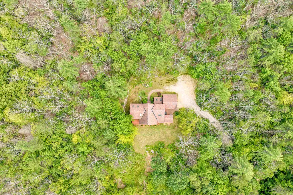37 O'connor Drive Albany NH 03818