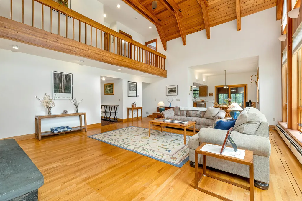 37 O'connor Drive Albany NH 03818