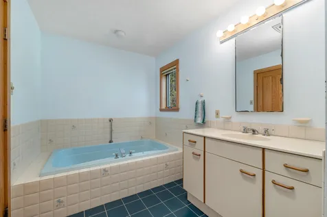 37 O'connor Drive Albany NH 03818