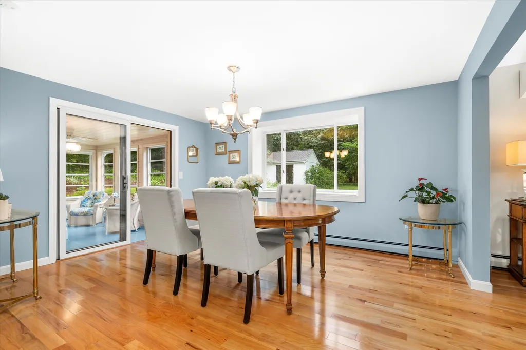 31 Mcquade Brook Road Bedford NH 03110