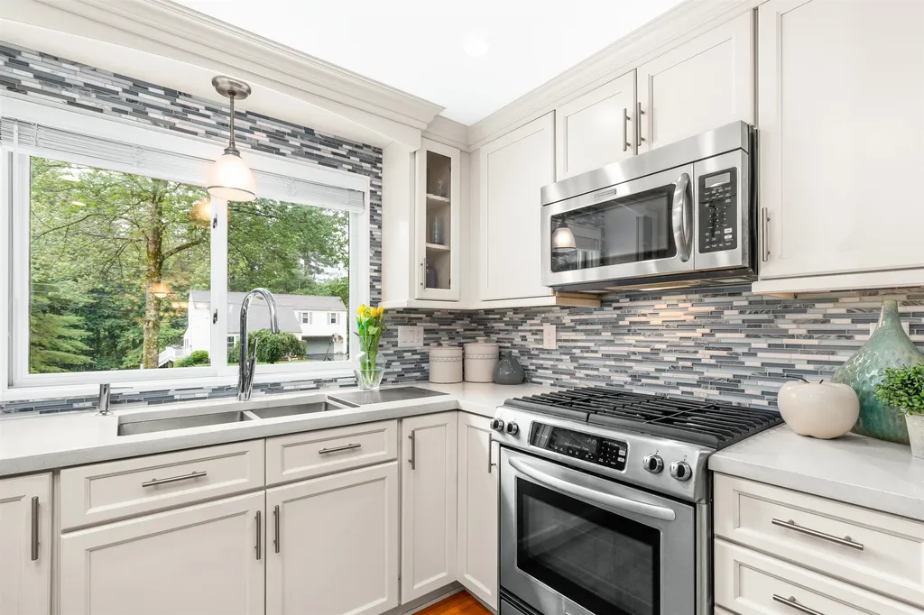 31 Mcquade Brook Road Bedford NH 03110