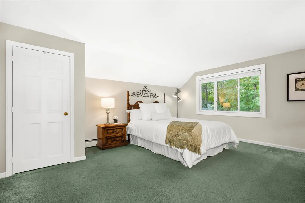 31 Mcquade Brook Road Bedford NH 03110