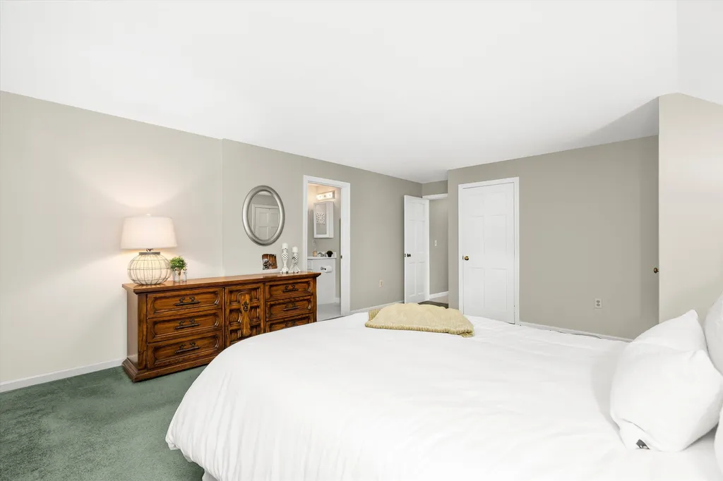31 Mcquade Brook Road Bedford NH 03110