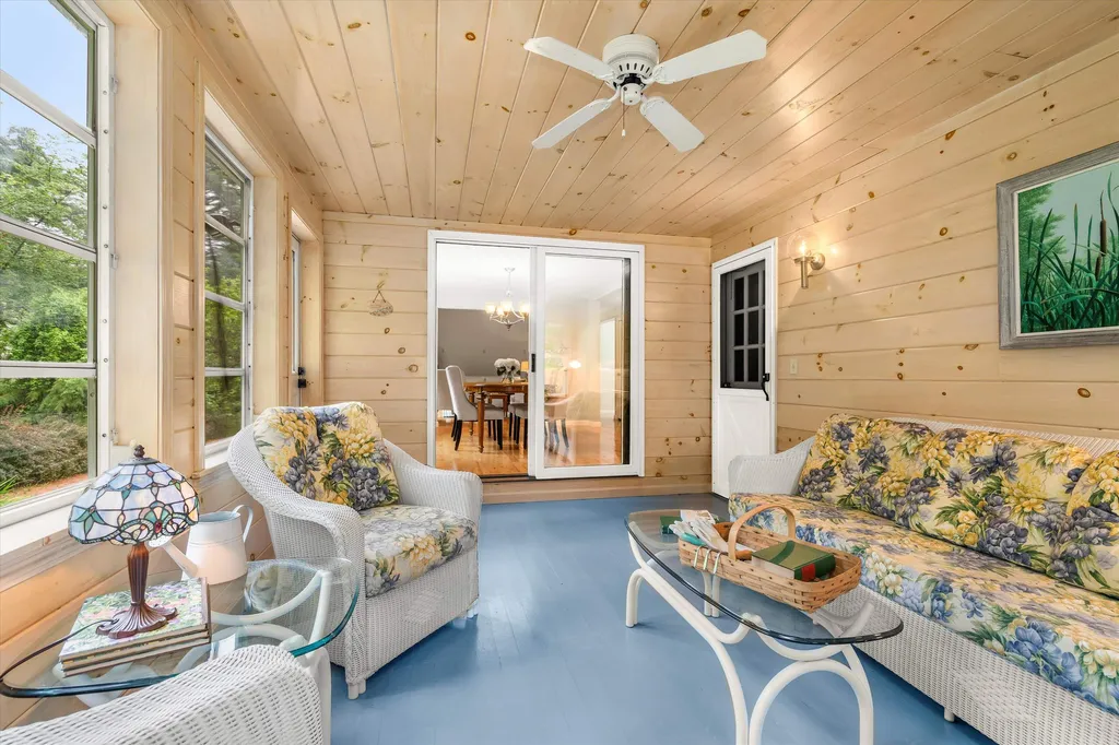 31 Mcquade Brook Road Bedford NH 03110