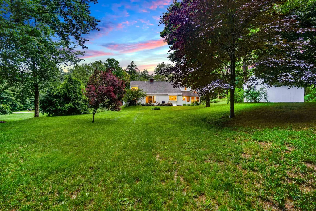 31 Mcquade Brook Road Bedford NH 03110