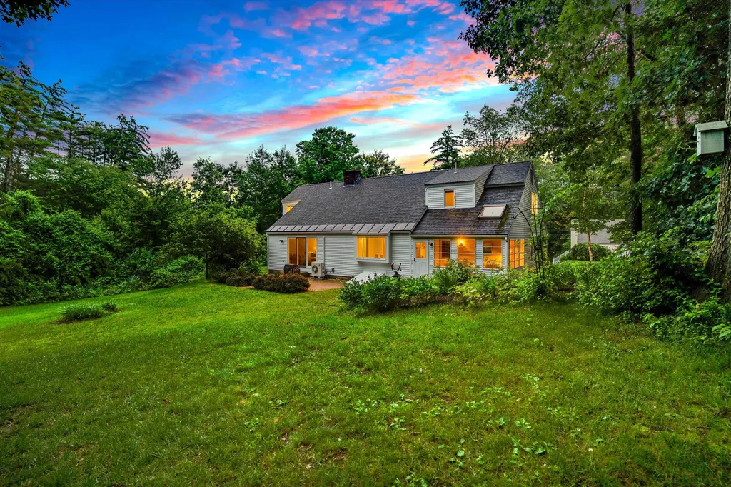31 Mcquade Brook Road Bedford NH 03110