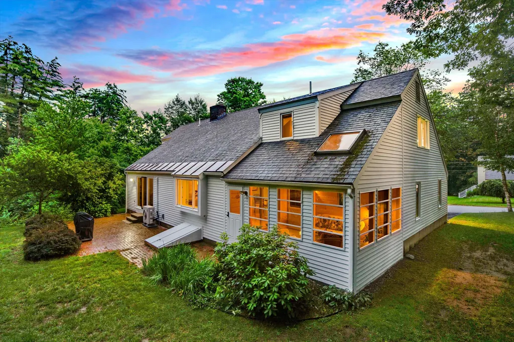 31 Mcquade Brook Road Bedford NH 03110