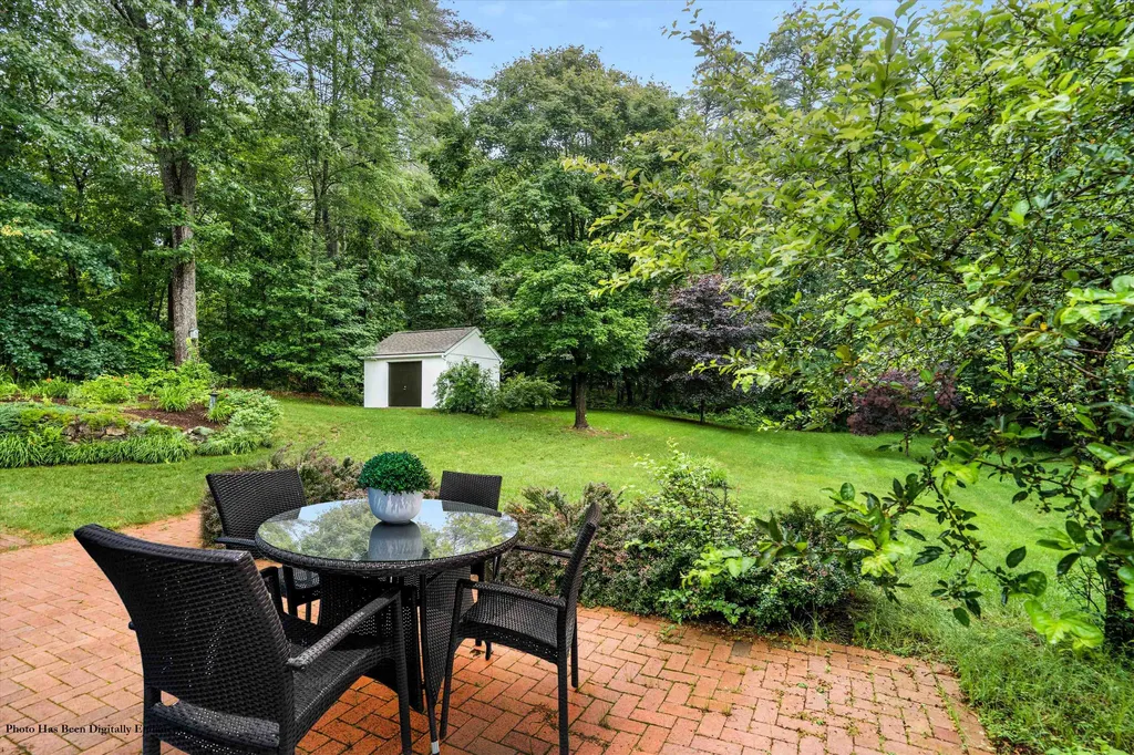 31 Mcquade Brook Road Bedford NH 03110