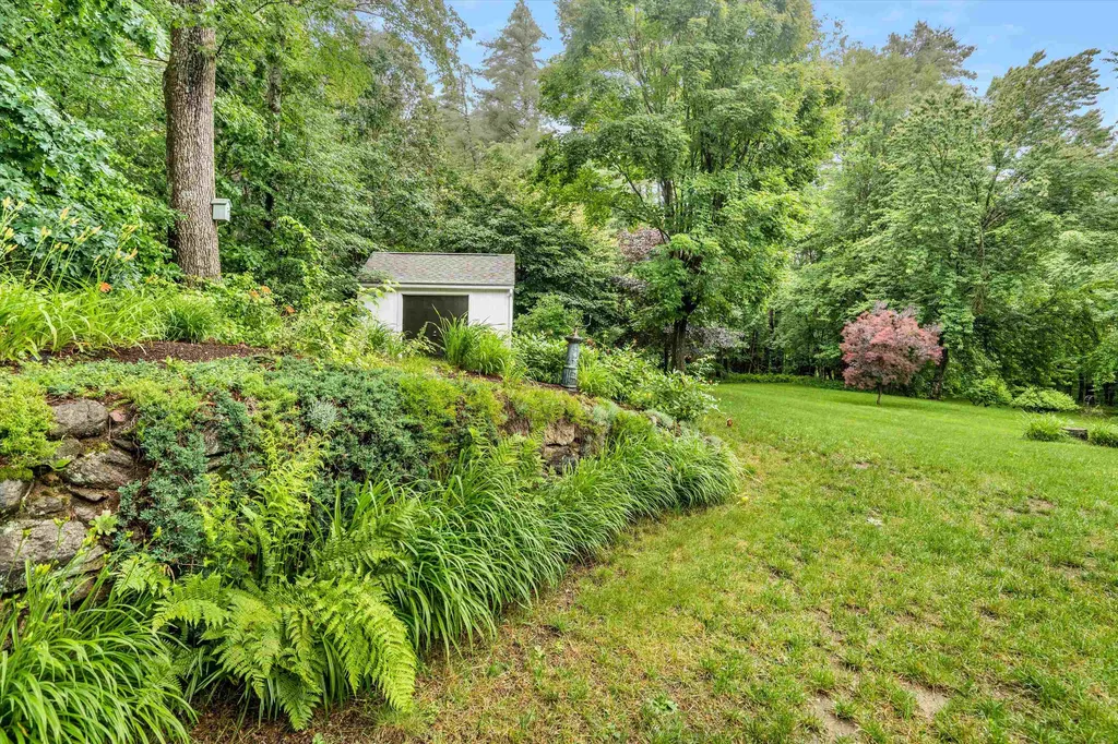31 Mcquade Brook Road Bedford NH 03110