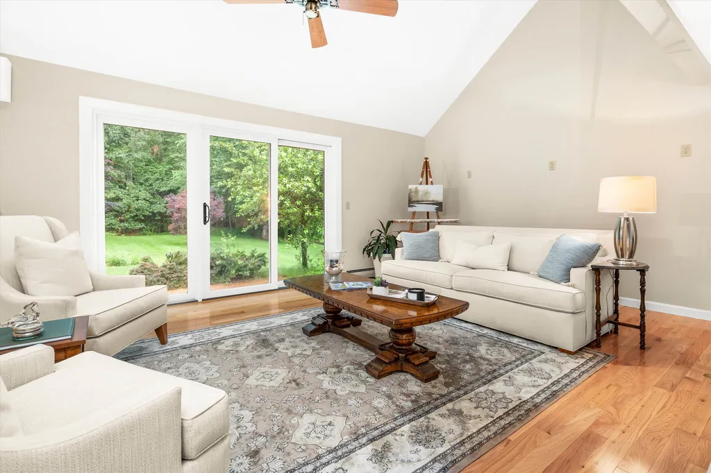 31 Mcquade Brook Road Bedford NH 03110