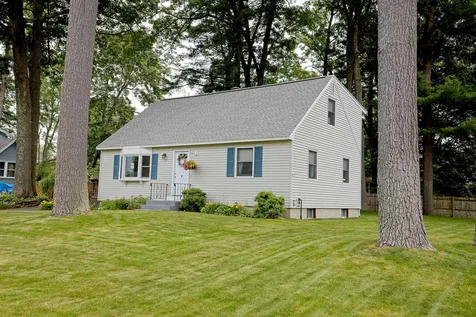 8 Winchester Street Nashua NH 03063