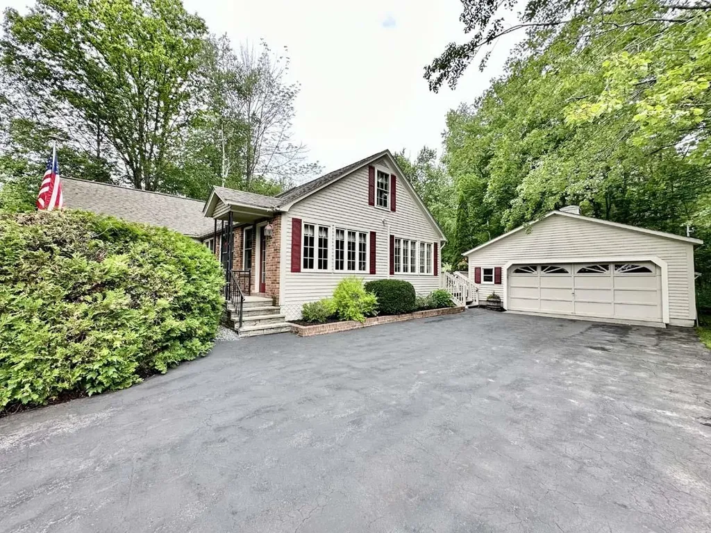 153 N Shore Road Hebron NH 03241