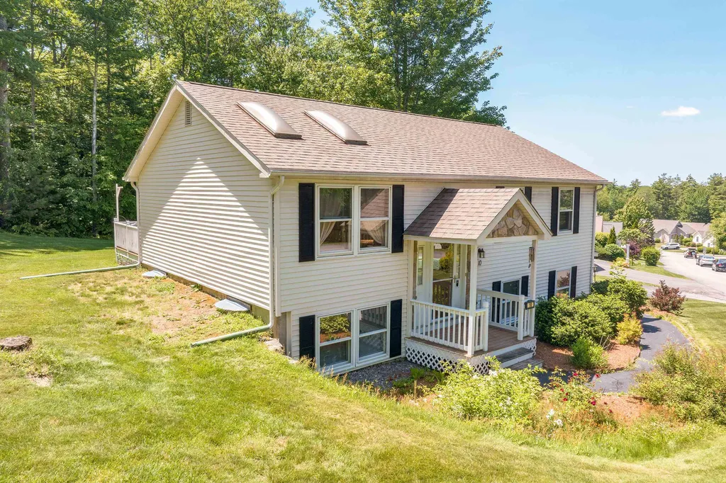 10 Red Oak Drive Gilford NH 03249
