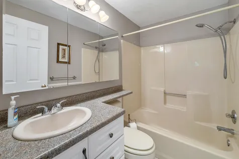 10 Red Oak Drive Gilford NH 03249