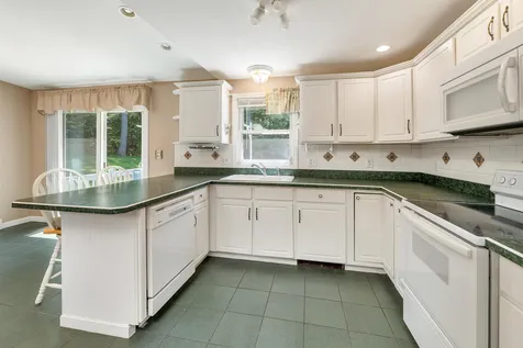 10 Red Oak Drive Gilford NH 03249