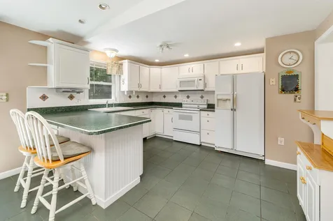 10 Red Oak Drive Gilford NH 03249