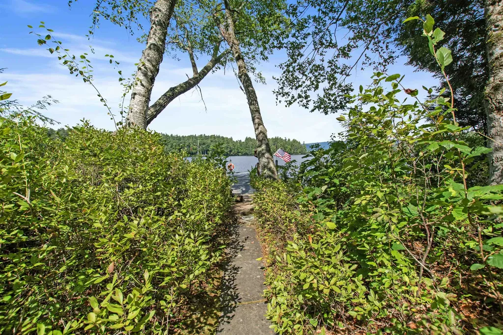 100 Singing Eagle Road Moultonborough NH 03254