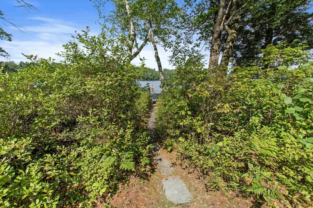 100 Singing Eagle Road Moultonborough NH 03254