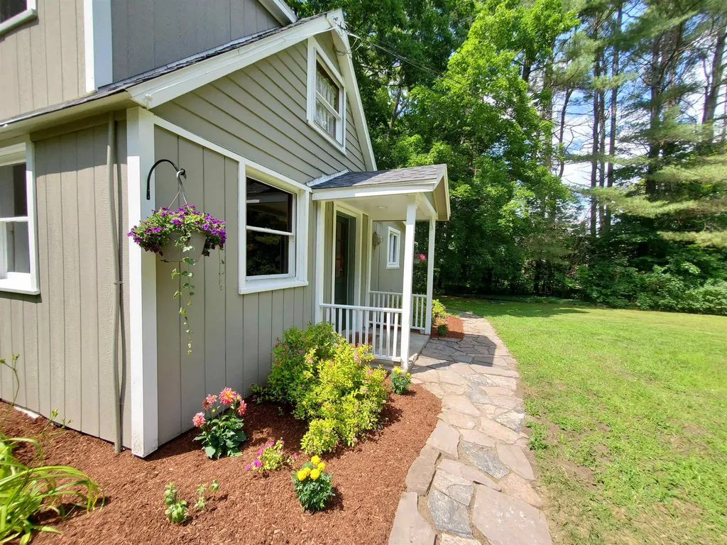 9 Foster Circle Enfield NH 03748