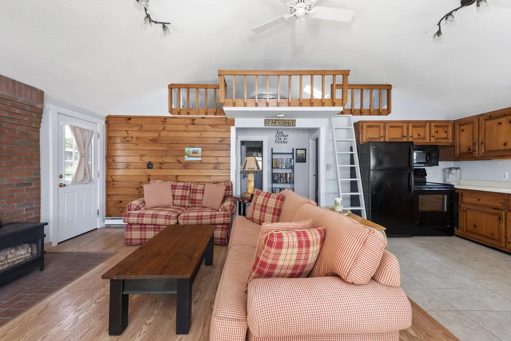 41 Paradise Lodge Road Bridgewater NH 03222