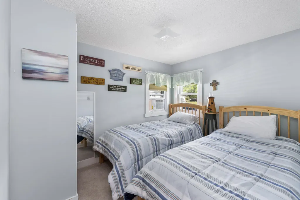 41 Paradise Lodge Road Bridgewater NH 03222
