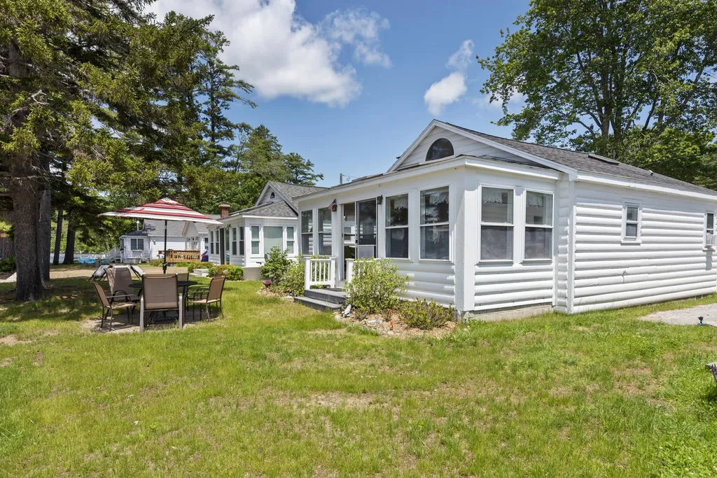 41 Paradise Lodge Road Bridgewater NH 03222