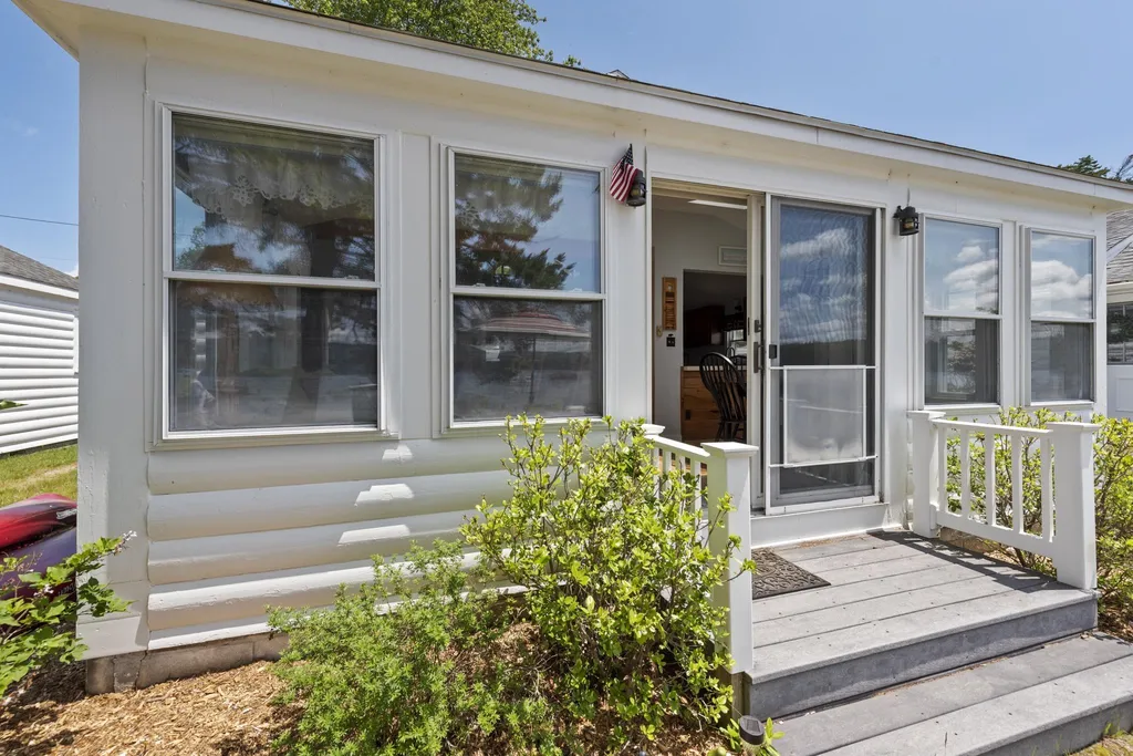41 Paradise Lodge Road Bridgewater NH 03222