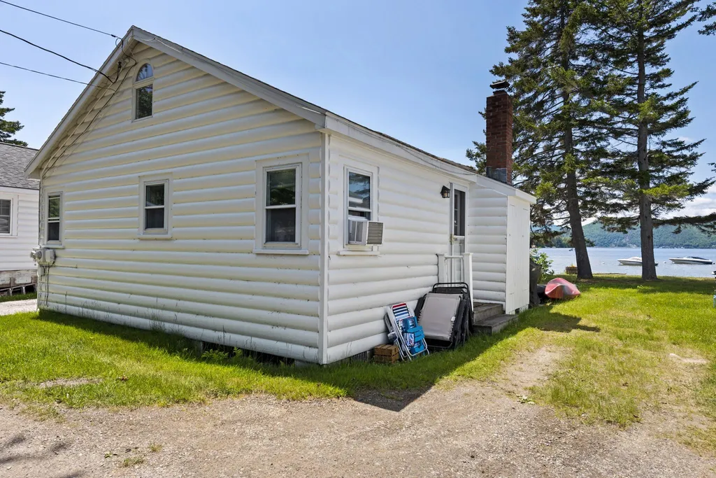41 Paradise Lodge Road Bridgewater NH 03222