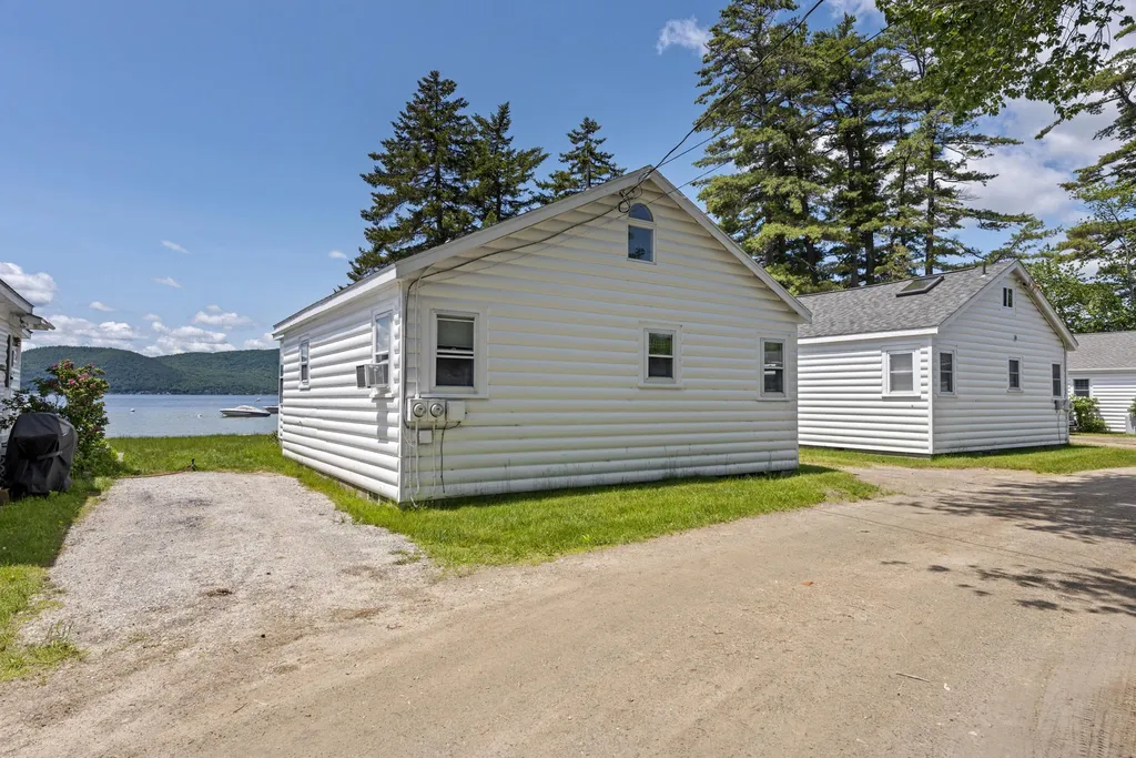 41 Paradise Lodge Road Bridgewater NH 03222