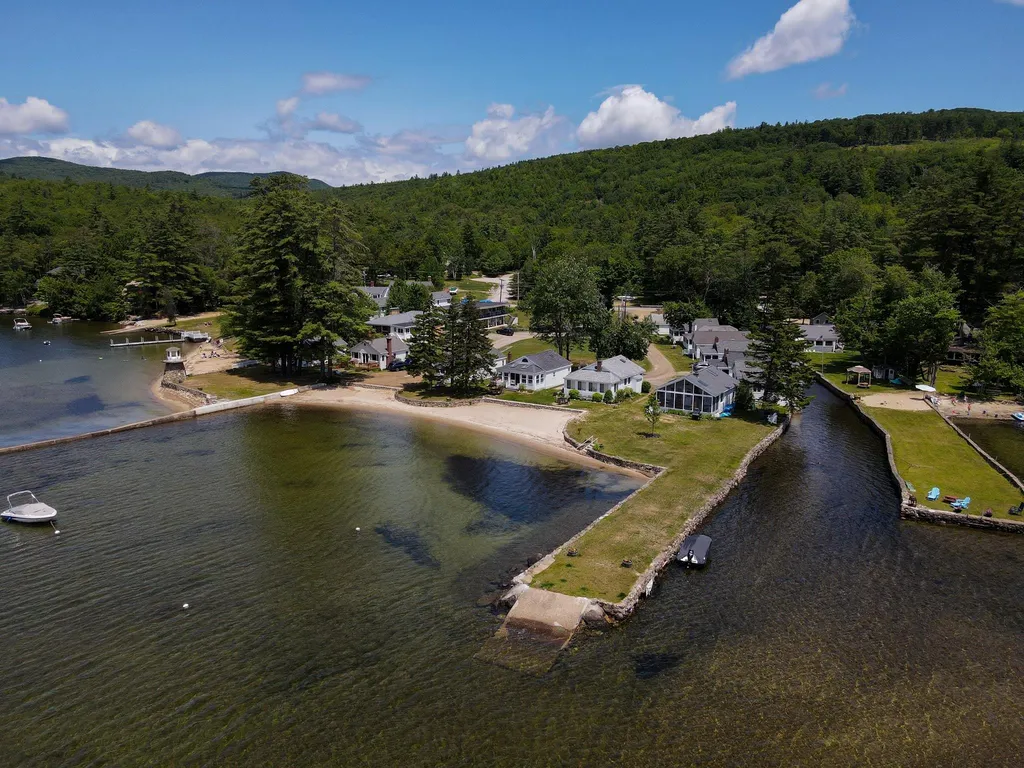41 Paradise Lodge Road Bridgewater NH 03222