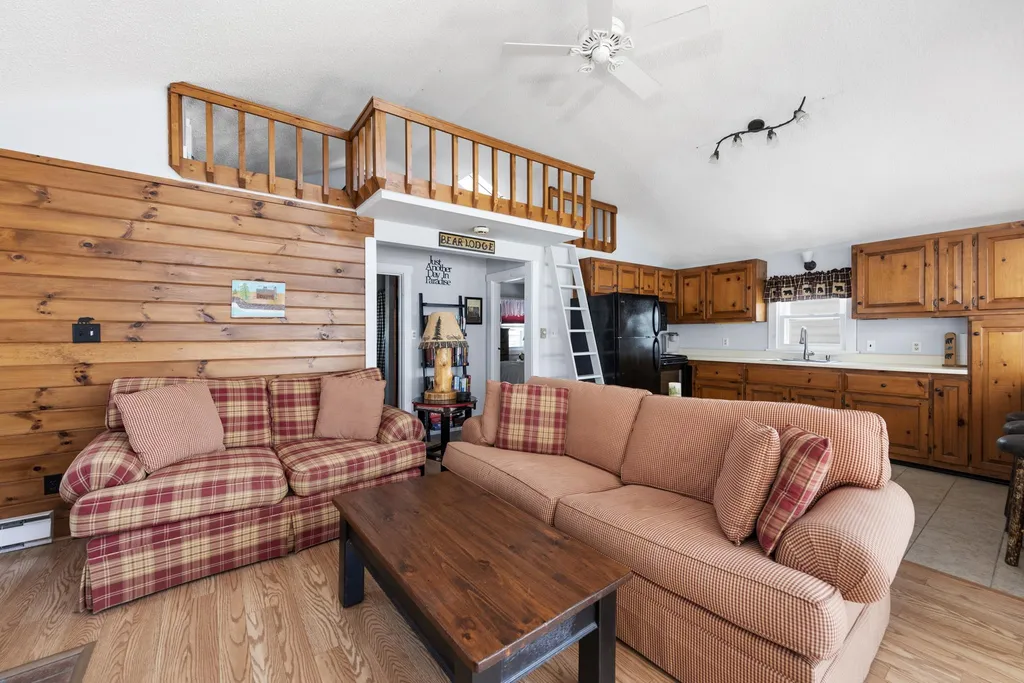41 Paradise Lodge Road Bridgewater NH 03222