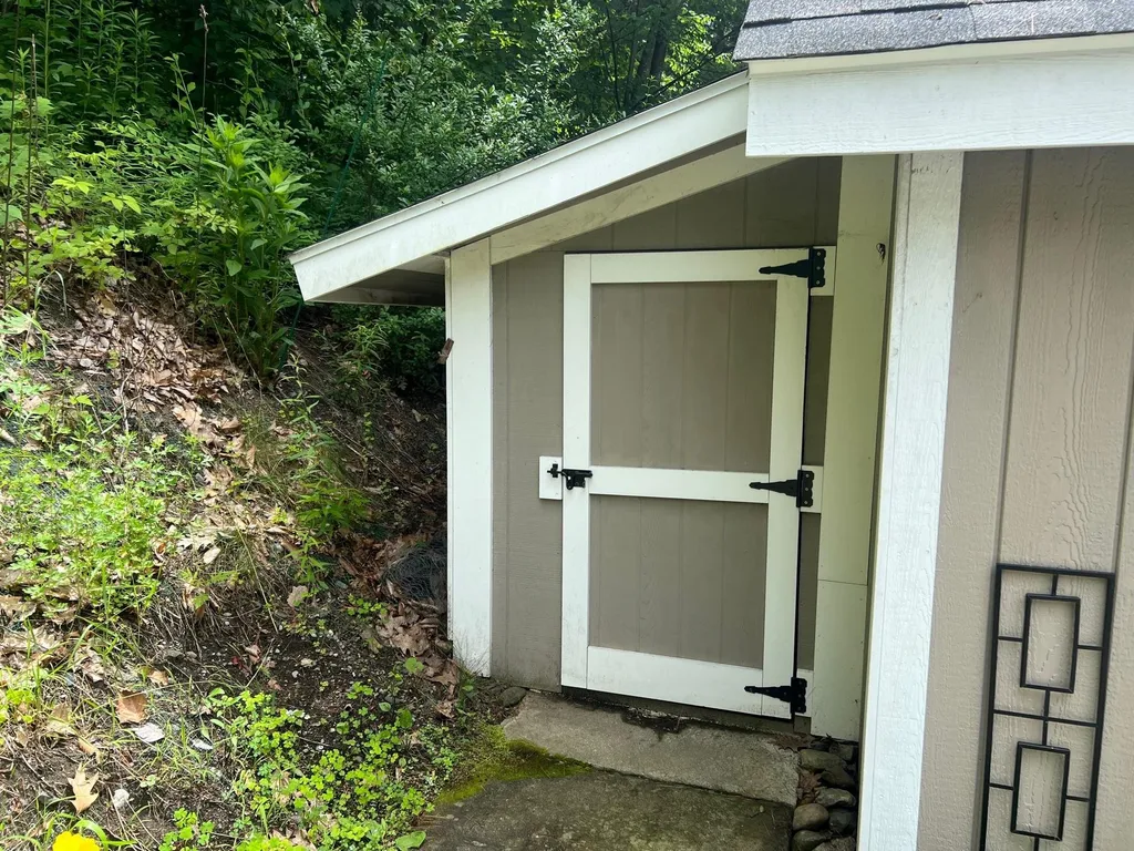 16 Maxfield Lane Hartland VT 05052
