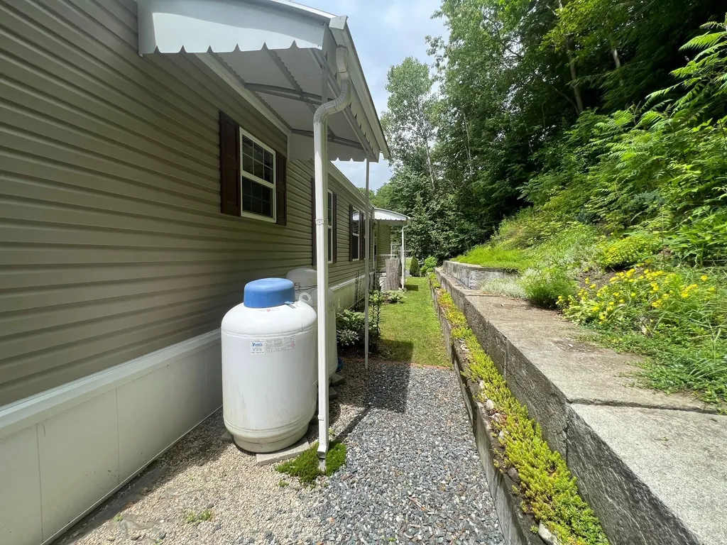 16 Maxfield Lane Hartland VT 05052