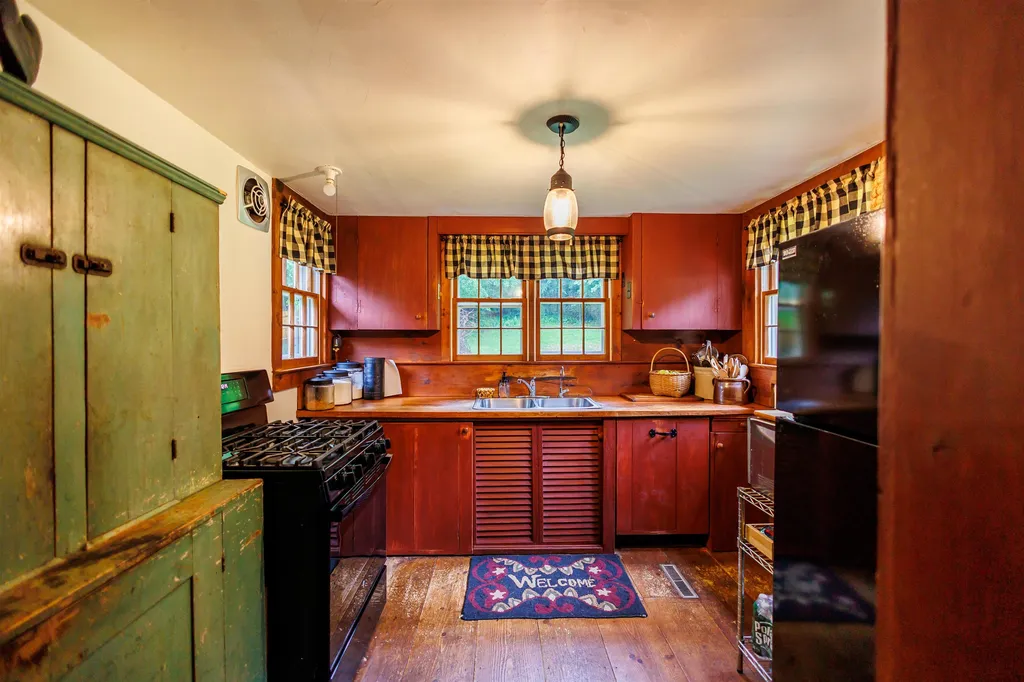 32 Old Warner Road Bradford NH 03221