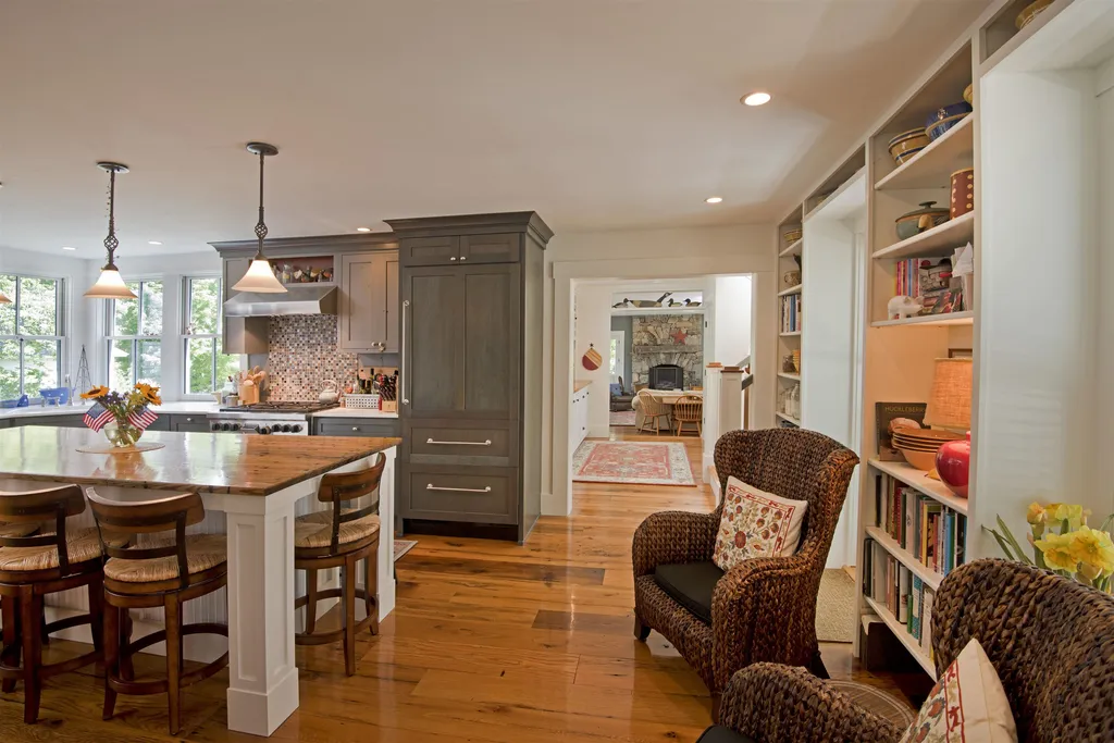 117 North Main Street Wolfeboro NH 03894