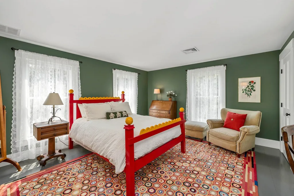 117 North Main Street Wolfeboro NH 03894