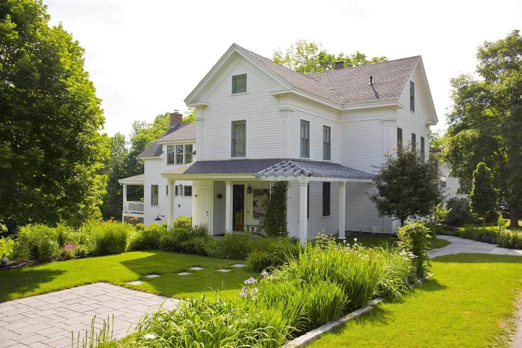 117 North Main Street Wolfeboro NH 03894