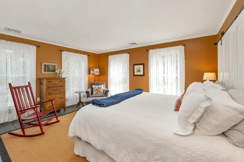 117 North Main Street Wolfeboro NH 03894