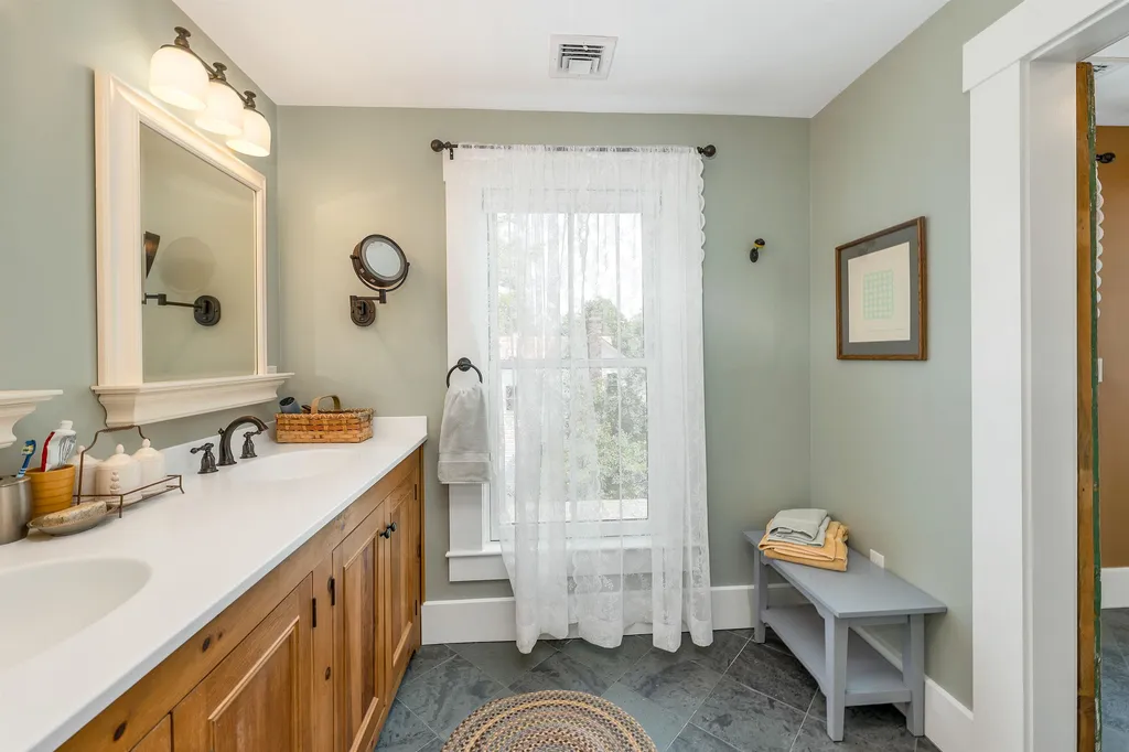 117 North Main Street Wolfeboro NH 03894