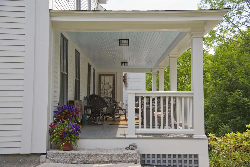 117 North Main Street Wolfeboro NH 03894