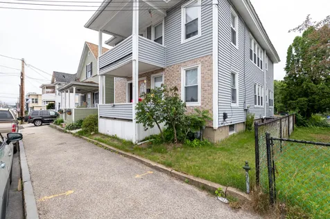 422-424 Kelley Street Manchester NH 03102