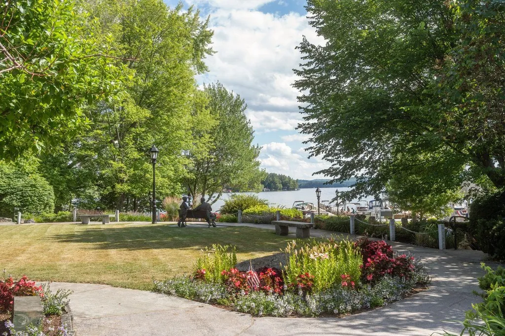 37 Elm Street Wolfeboro NH 03894