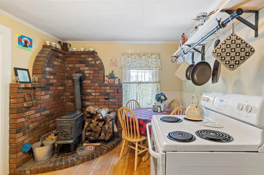 37 Elm Street Wolfeboro NH 03894