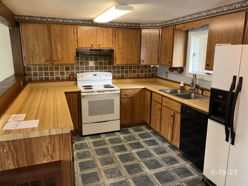 18 Brown Street Whitefield NH 03598