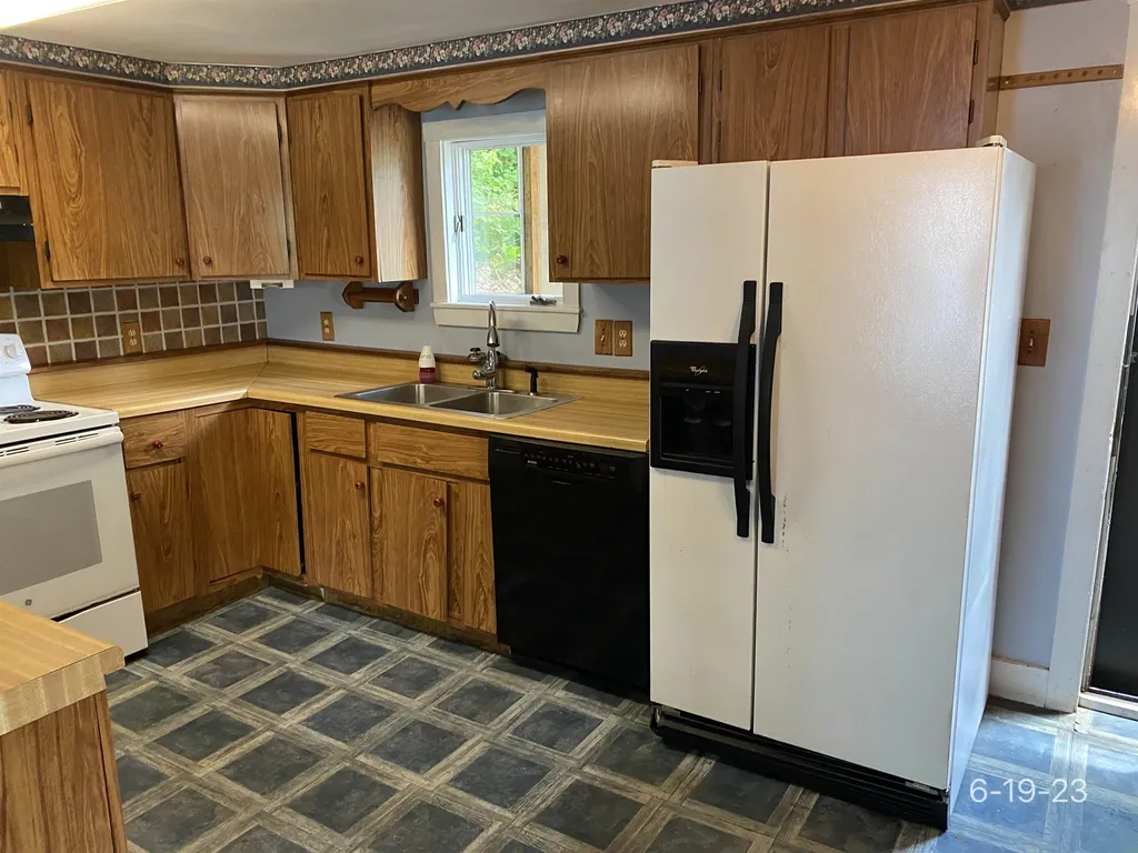 18 Brown Street Whitefield NH 03598