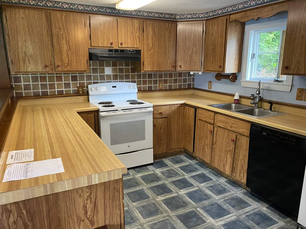 18 Brown Street Whitefield NH 03598