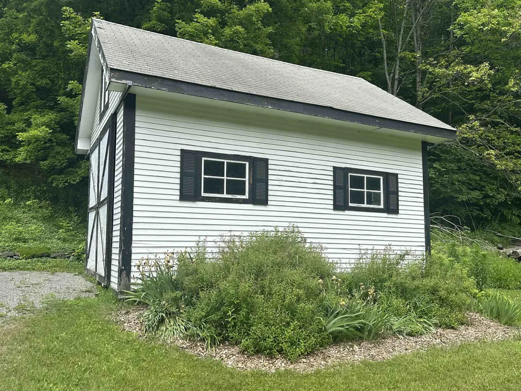 174 Brownsville Road Hartland VT 05048