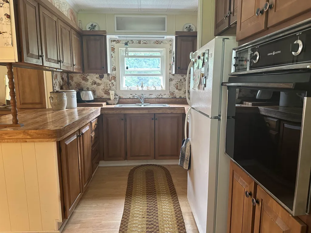 174 Brownsville Road Hartland VT 05048