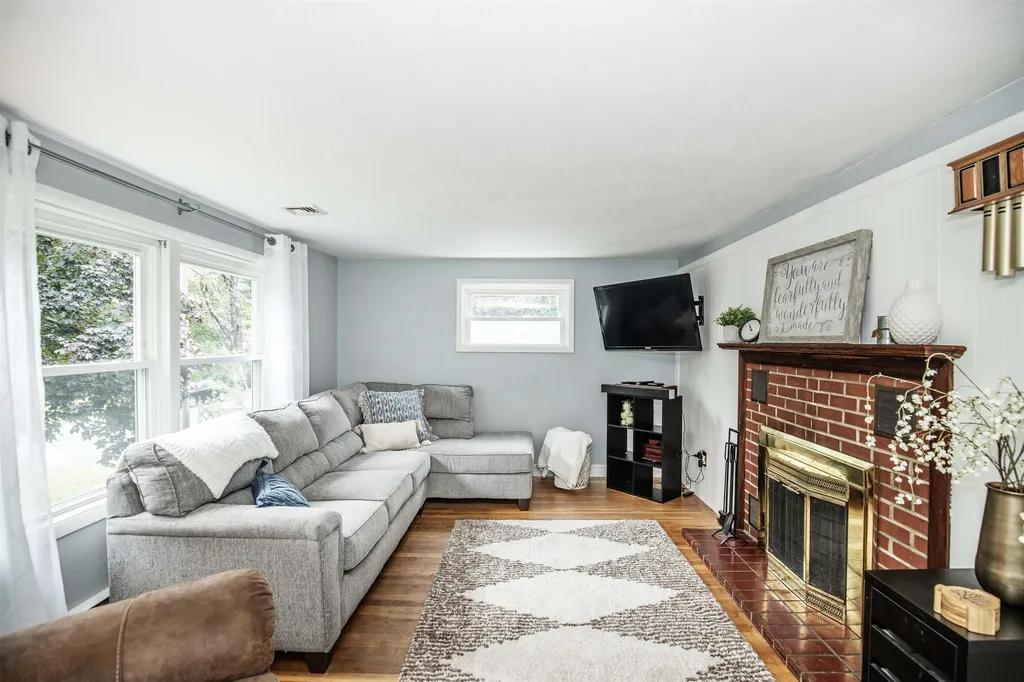 16 Rosewood Avenue Salem NH 03079