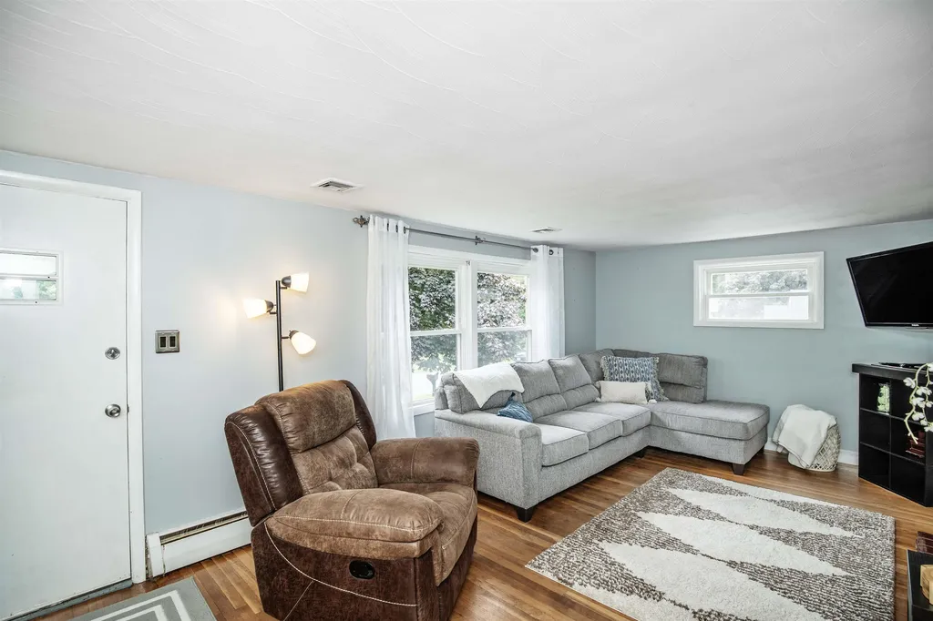 16 Rosewood Avenue Salem NH 03079